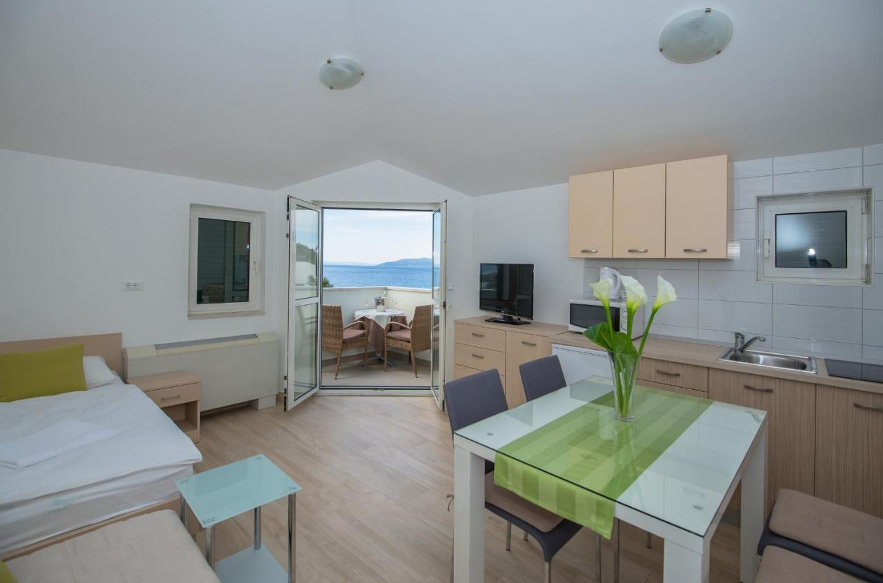 Apartments Beach Макарска Экстерьер фото