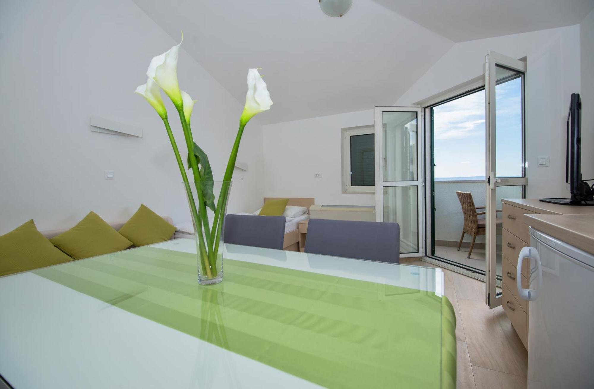 Apartments Beach Макарска Экстерьер фото